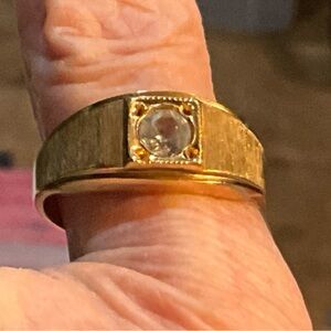 Avon 18K Hard Gold Electroplate Vintage Ring Clear Sparkly Stone